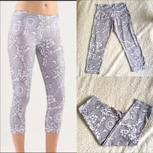 Moving Sale! Lululemon Capri crop leggings